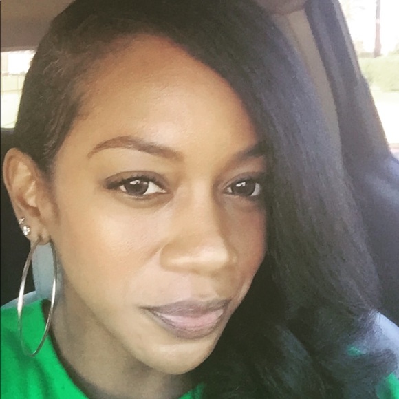 Meet your Posher, Tiffany - Picture 1 of 1